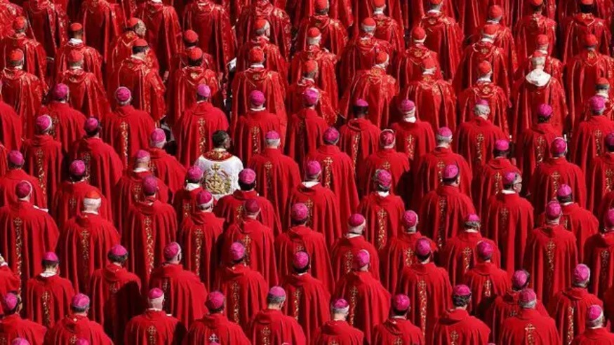 Kardeál sira tuir funeral Papa Francisco nian iha Prasa São Pedro iha loron-sábadu, 26 Abril 2025, iha Sidade Vatikanu, Vatikanu.