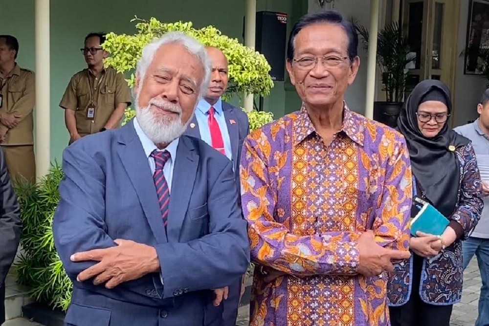 Primeiru Ministru Timor Leste Xanana Gusmao hasoru malu ho Sri Sultan Hamengkubuwono X iha Kompleksu Kepatihan iha Yogyakarta iha loron Segunda, 8 Dezembru 2025. - Harian Jogja - Ariq Fajar Hidayat